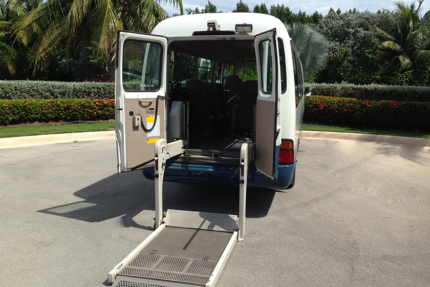 Wheelchair Accessible Vehicle With Wheelchair Lift 21 Seats + 2 Wheelchairs